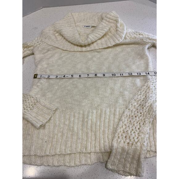 Beautiful CATO Women's Turtleneck Sweater Size Small Cream - Picture 4 of 5